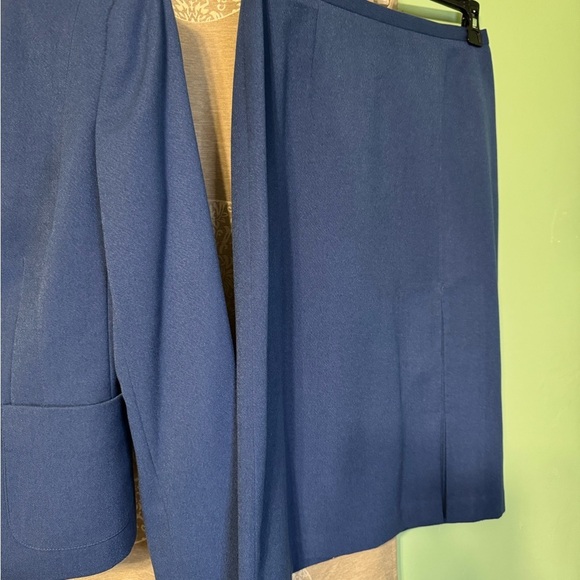 Sag Harbour Women’s Jacket and Skirt Dress Suit Size 10 - Picture 9 of 10